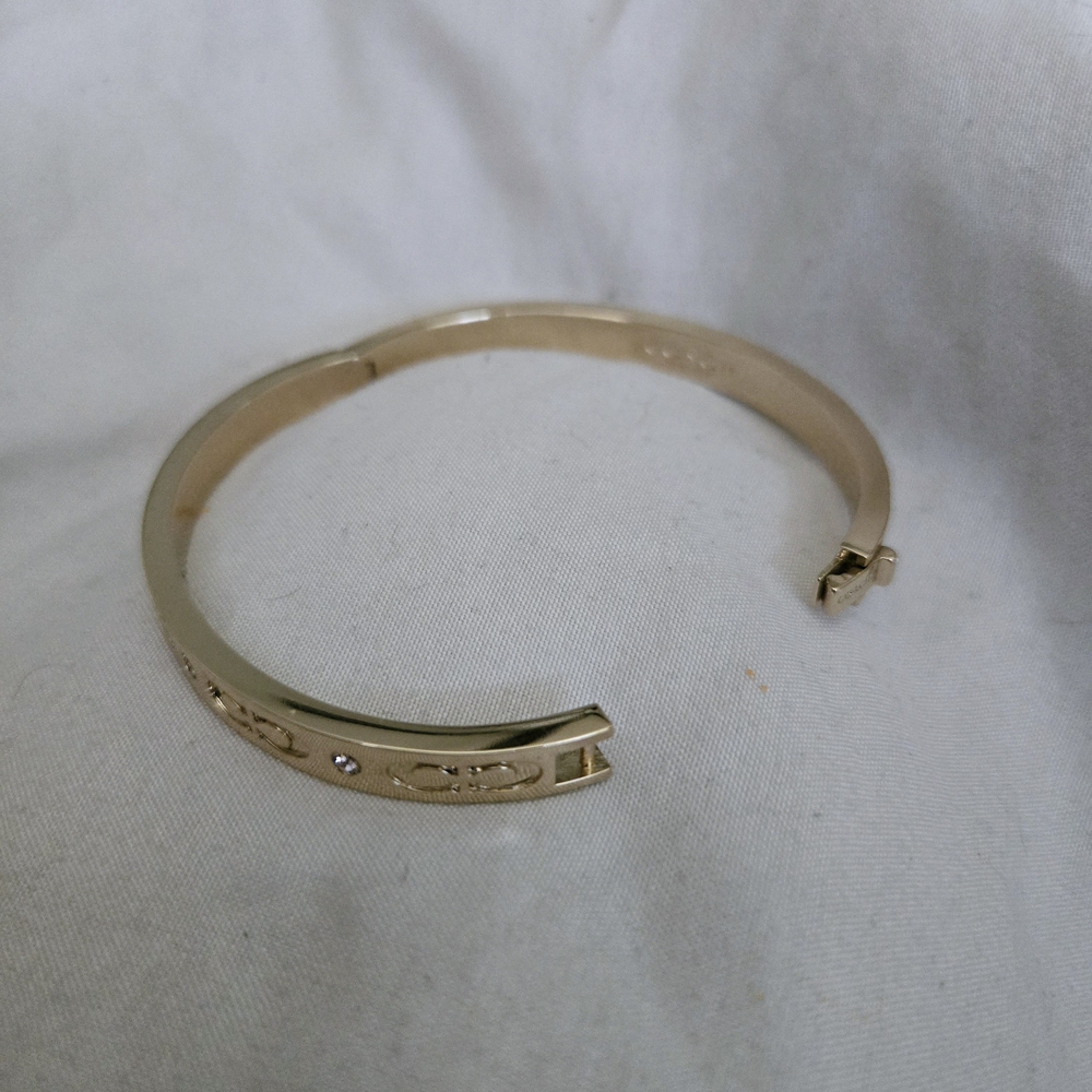 Elegant Gold Bangle Bracelet - Picture 3 of 4